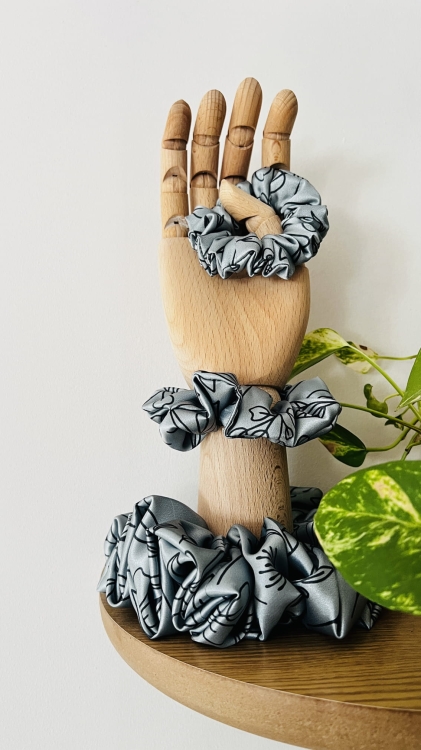 gumka-satynowa-jedwabista-zielona-scrunchie-skranczi-duza-xxl-mini-mala (13).JPG