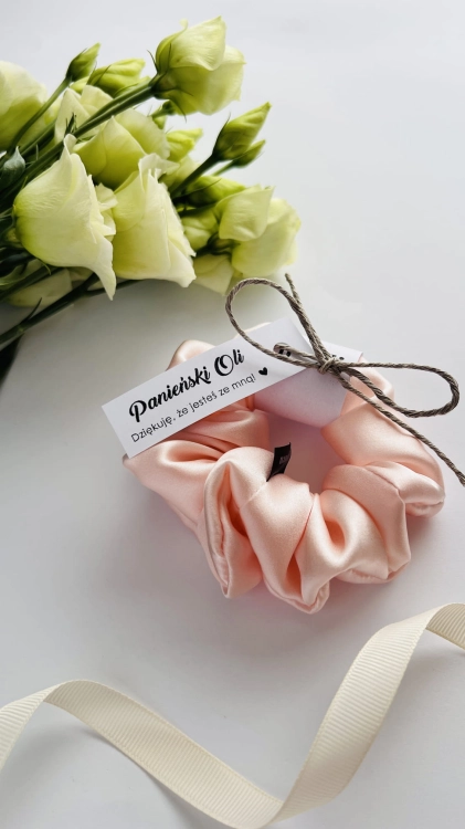 jedwabne-gumki-scrunchie-do-wlosow-na-podziekowania-prezenty-upominki-dla-dziewczyn-na-wieczor-panienski (2).JPG