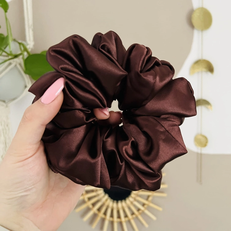 gumka-scrunchie-gigant-maxi-xxl-czekoladowa-brazowa-fuksja-rozowa-brzoskwiniowa-losowiowa-promocja-outlet (5).JPG