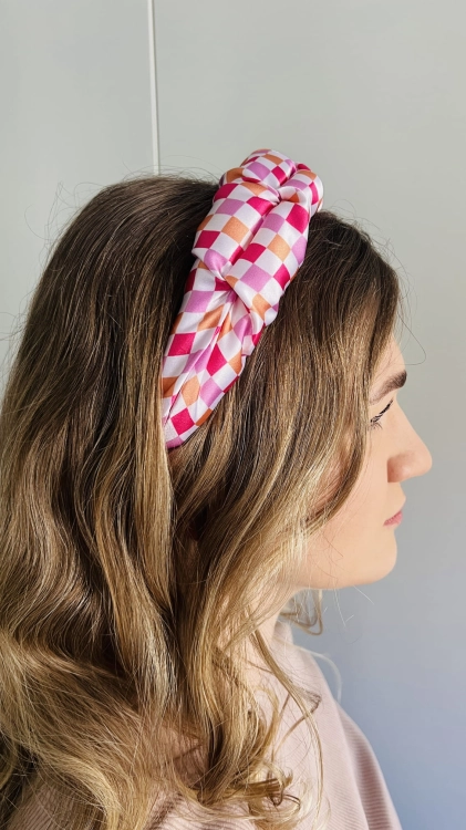 kolekcja-akcesoriow-do-wlosow-na-lato-gumka-scrunchie-opaska-czepek-kokarda-na-spince-kratka-roz-pomaranczowy-fizz-autorski-wzor (4).JPG