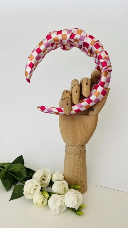 kolekcja-akcesoriow-do-wlosow-na-lato-gumka-scrunchie-opaska-czepek-kokarda-na-spince-kratka-roz-pomaranczowy-fizz-autorski-wzor (13).JPG