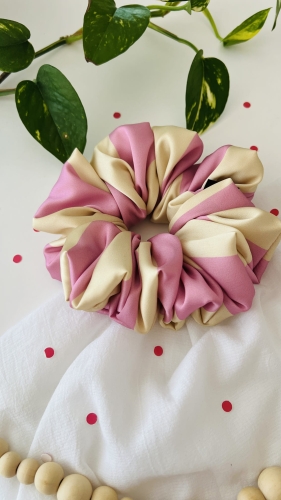 urodzinowa-kolekcja-gumki-scrunchie-w-paski-rozowe-maselkowe-czerwone-xxl-mini-midi (2).JPG