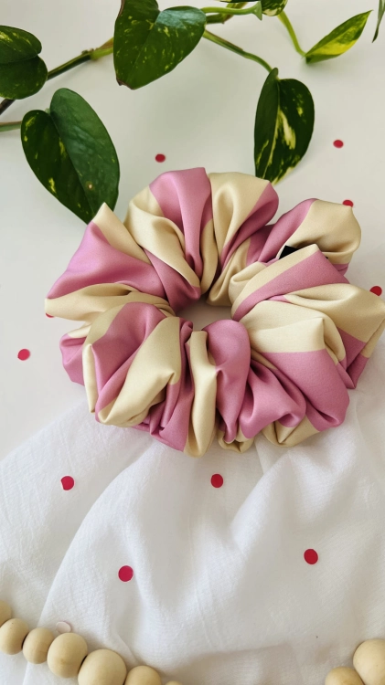 urodzinowa-kolekcja-gumki-scrunchie-w-paski-rozowe-maselkowe-czerwone-xxl-mini-midi (2).JPG