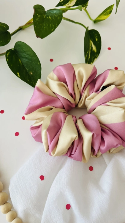 urodzinowa-kolekcja-gumki-scrunchie-w-paski-rozowe-maselkowe-czerwone-xxl-mini-midi (3).JPG