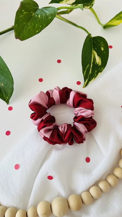 urodzinowa-kolekcja-gumki-scrunchie-w-paski-rozowe-maselkowe-czerwone-xxl-mini-midi (11).JPG