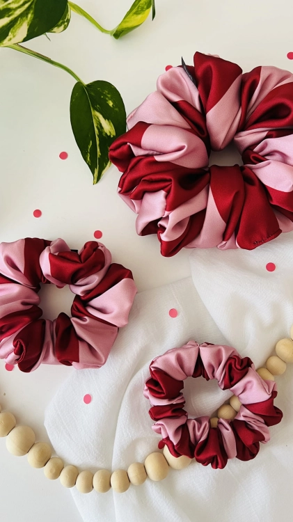 urodzinowa-kolekcja-gumki-scrunchie-w-paski-rozowe-maselkowe-czerwone-xxl-mini-midi (16).JPG