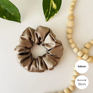 Satynowa gumka do włosów scrunchie MIDI Kawowa