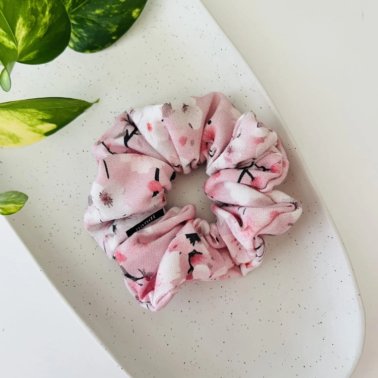 gumka-bambusowa-do-wlosow-scrunchie-delikatna-naturalna (5).jpg