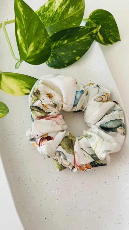 gumka-bambusowa-do-wlosow-scrunchie-delikatna-naturalna (15).jpg