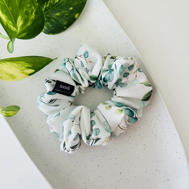 gumka-bambusowa-do-wlosow-scrunchie-delikatna-naturalna (10).jpg