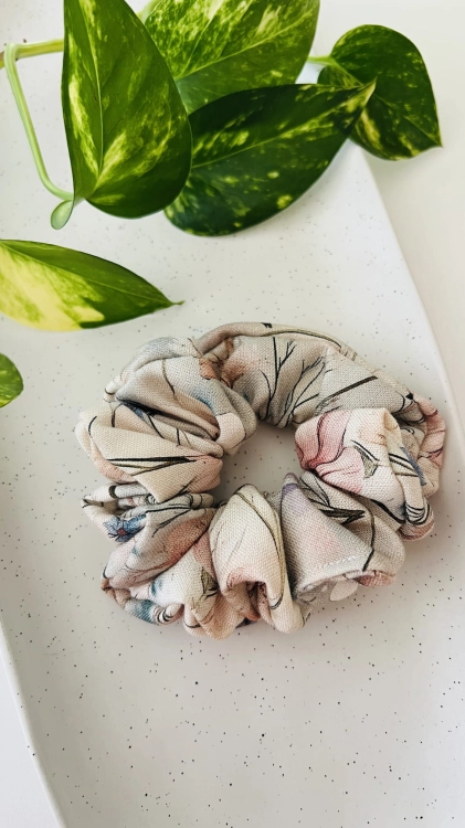 gumka-bambusowa-do-wlosow-scrunchie-delikatna-naturalna (12).jpg