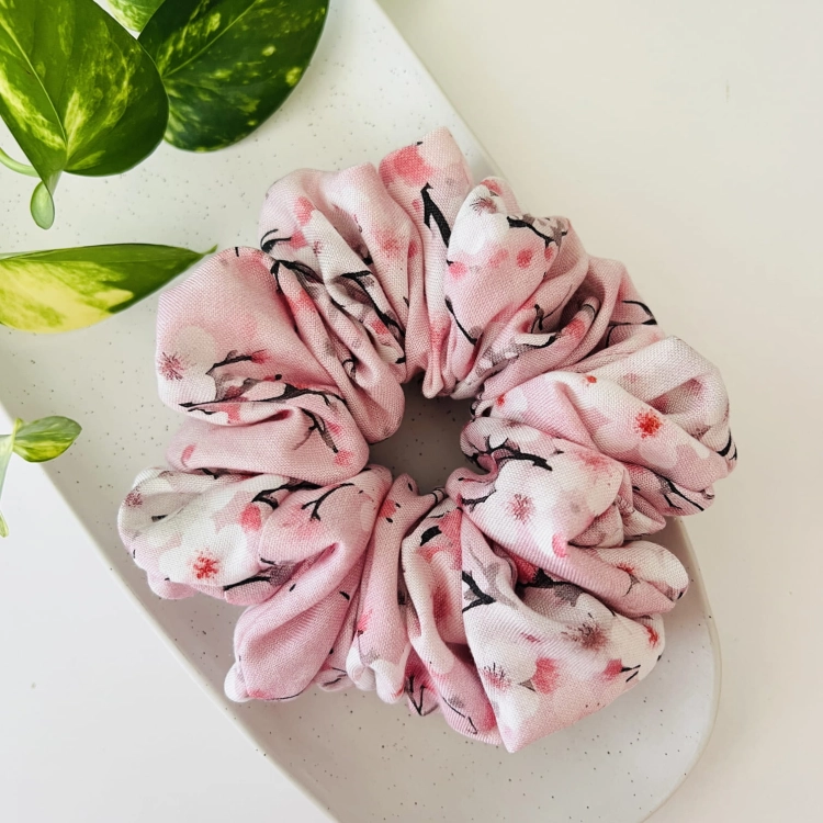 gumka-bambusowa-do-wlosow-scrunchie-delikatna-naturalna (3).jpg