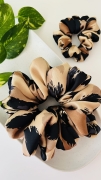 satynowa-gumka-do-wlosow-scrunchie-pantera (3).jpg