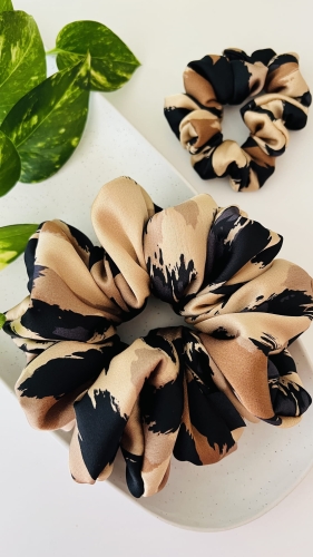 satynowa-gumka-do-wlosow-scrunchie-pantera (3).jpg