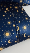 poszewka-na-poduszke-satynowa-celestial-astrologia-gwiazdy-ksiezyce-wzor-autorski-granatowa-niebieska (6).JPG