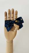 kokarda-do-wlosow-dla-dziewczynki-kobiety-whimsy-celestial-handmade-ksiezyce-gwiazdy-gwiazdozbiory-granatowa-niebieska-ciemna (8).JPG