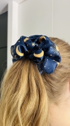 gumka-scrunchie-frotka-skranczi-celestial-luna-ksiezyce-astrologia-gwizdy-zodiak-gwiazdy-gwiazdozbiory-granatowa (7).JPG