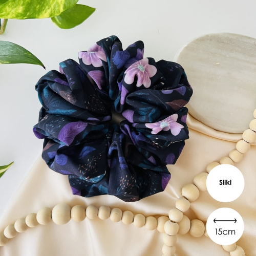 gumka-do-wlosow-scrunchie-silki-jesienna-aura-jesien-akcesoria-xxl-mini-midi-fioletowa-w-kwiaty (11).jpg
