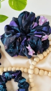gumka-do-wlosow-scrunchie-silki-jesienna-aura-jesien-akcesoria-xxl-mini-midi-fioletowa-w-kwiaty (6).JPG