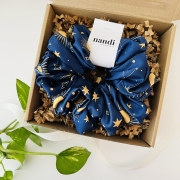 pakowanie-scrunchie-na-prezent-pudelko-prezentowe-z-okienkiem-nandi (3).jpg
