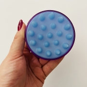 masazer-do-skory-glowy-silikonowy-szczotka-do-wlosow-do-wcierek-szybki-porost-wlosow-fioletowa-niebieska (3).jpg