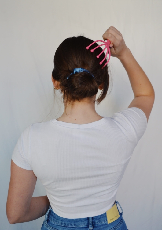 gumka-do-wlosow-scrunchie-satyna-blekit (8).jpg
