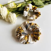 gumka-do-wlosow-scrunchie-satyna-meduza-versace (3).jpg