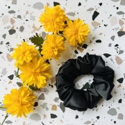 zestaw-prezentowy-prezent-na-urodziny-swieta-box-gift-satynowe-gumki-scrunchie-organizer-na-gumki-frotki (4).jpg