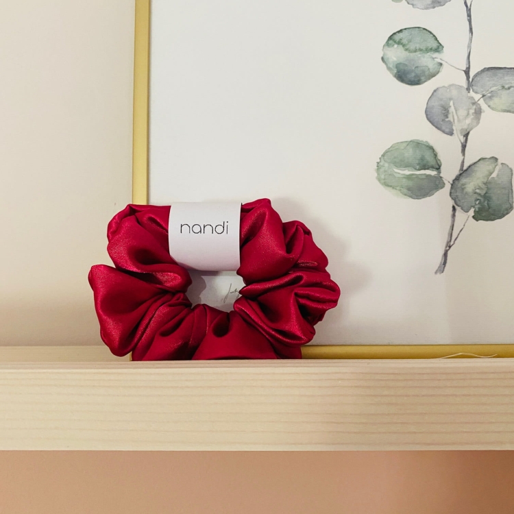 zestaw-prezentowy-prezent-na-urodziny-swieta-box-gift-satynowe-gumki-scrunchie-organizer-na-gumki-frotki (5).jpg