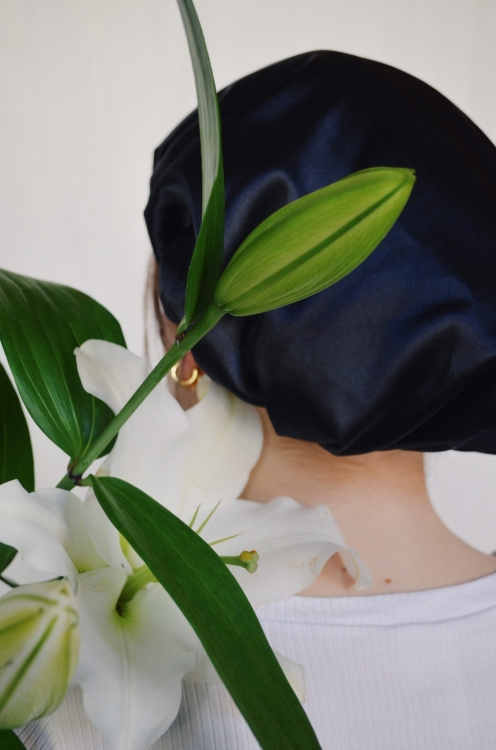 czepek-satynowy-jedwabny-naturalny-jedwab-100%-momme-22-rownowaga-peh-omo-plopping-curly-girl (4).jpg