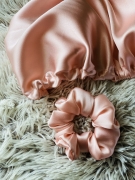 czepek-jedwabny-do-wlosow-czepek-do-spania-omo-plopping-jedwab-pudrowy-rozowy (6).jpg