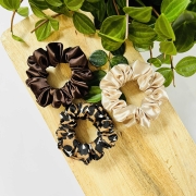 satynowa-gumka-do-wlosow-mini-bezowa (4).jpg