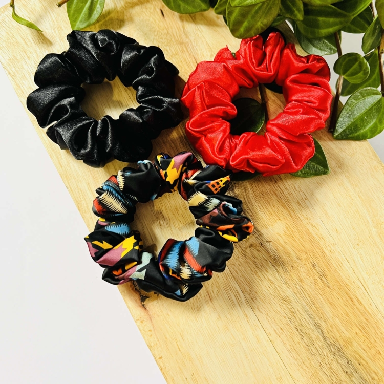 satynowa-gumka-do-wlosow-mini-czarna (4).jpg