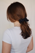 gumka-do-wlosow-scrunchie-satyna-czarna (8).jpg