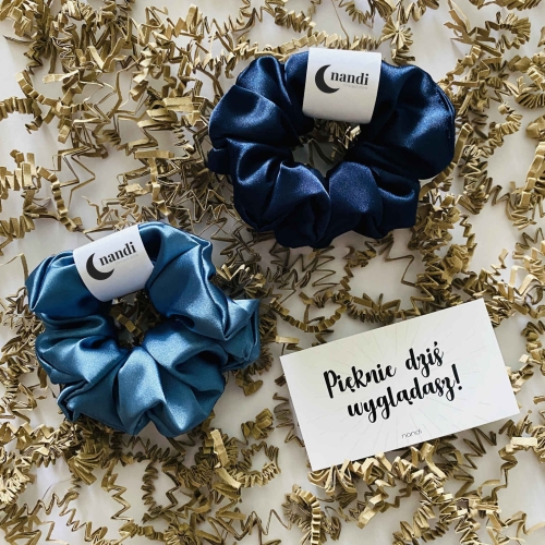 gumka-do-wlosow-scrunchie-satyna-granatowa (6).jpg