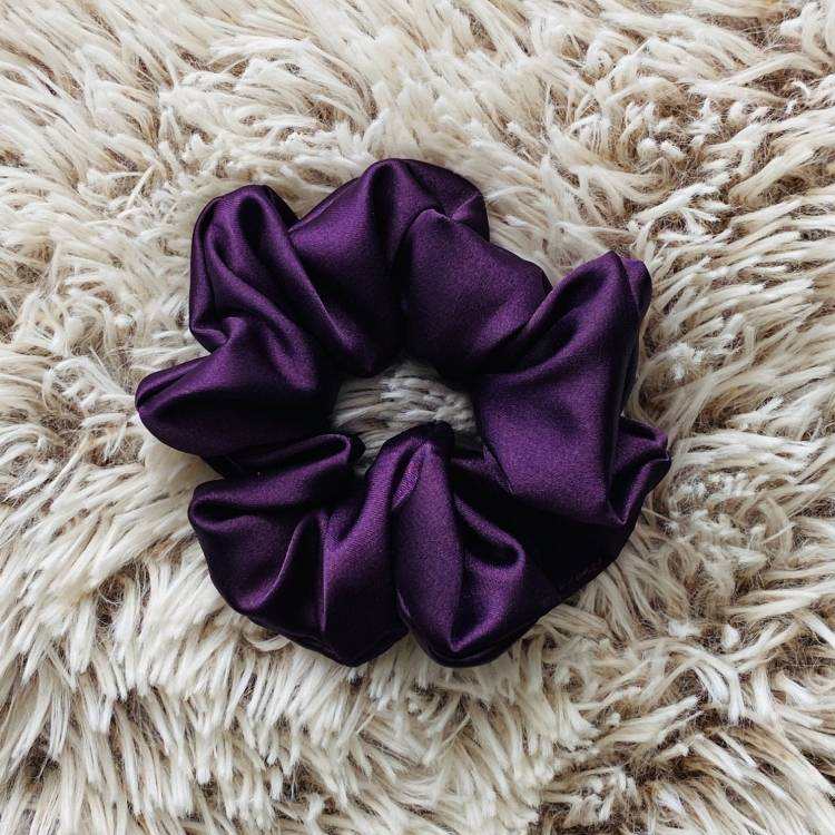 gumka-do-wlosow-scrunchie-satyna-baklazan (2).jpg