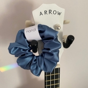 gumka-do-wlosow-scrunchie-satyna-jeansowa (2).jpg