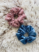 gumka-do-wlosow-scrunchie-satyna-jeansowa (5).jpg