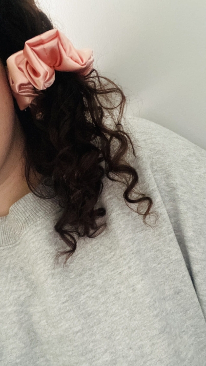 gumka-do-wlosow-scrunchie-satyna-losos (4).jpg