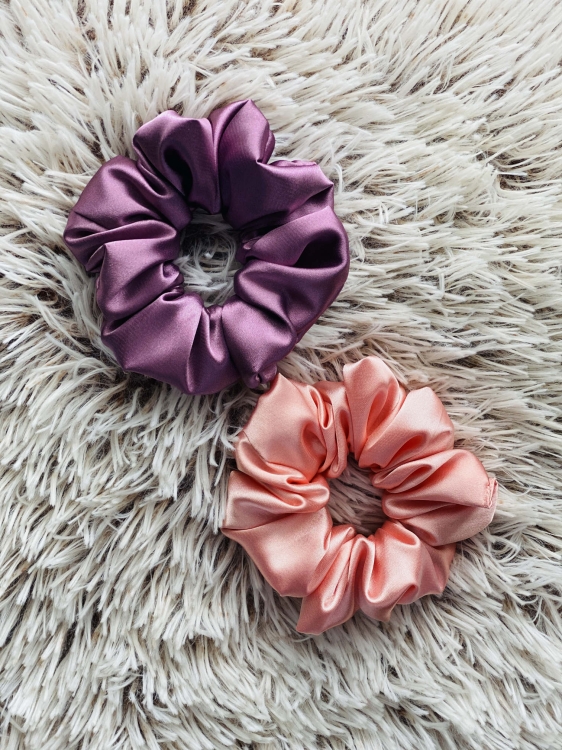 gumka-do-wlosow-scrunchie-satyna-losos (7).jpg