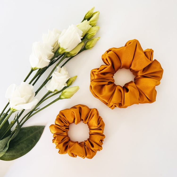 mini-gumka-do-wlosow-frotka-scrunchie-miodowa-zolta (5).JPG