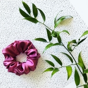 zestaw-prezentowy-prezent-na-urodziny-swieta-imieniny-box-gift-scrunchie-do-wlosow-gumka-satynowa-recznik-bambusowy-do-wlosow  (2).jpg