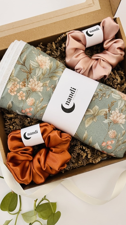 zestaw-prezentowy-prezent-na-urodziny-swieta-imieniny-box-gift-scrunchie-do-wlosow-gumka-satynowa-jedwabna-recznik-bambusowy-do-wlosow  (5).JPG