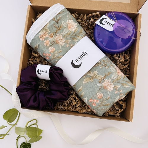 zestaw-prezentowy-prezent-na-urodziny-swieta-imieniny-box-gift-gumka-satynowa-recznik-bambusowy-do-wlosow-szczotka-silikonowa (1).JPG