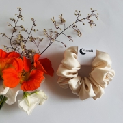 zestaw-prezentowy-prezent-na-urodziny-swieta-imieniny-box-gift-gumka-satynowa-recznik-bambusowy-do-wlosow-szczotka-silikonowa (4).JPG