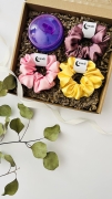 zestaw-prezentowy-prezent-na-urodziny-box-gift-satynowe-gumki-scrunchie-masazer-silikonowy-do-wcierek (2).jpg