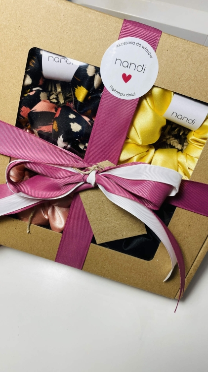 zestaw-prezentowy-prezent-na-urodziny-swieta-box-gift-cztery-gumki-scrunchie-z-satyny-sliskie-gumki (12).jpg