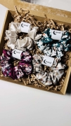 zestaw-prezentowy-prezent-na-urodziny-swieta-box-gift-cztery-gumki-scrunchie-z-satyny-sliskie-gumki (14).jpg