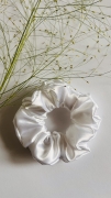 zestaw-prezentowy-prezent-na-urodziny-swieta-box-gift-scrunchie-do-wlosow-gumka-satynowa-swieca-sojowa  (2).JPG