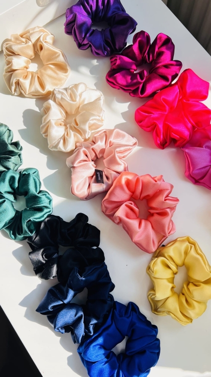 jedwabna-gumka-do-wlosow-naturalny-jedwab-morwowy-momme-22-granatowa (3).JPG